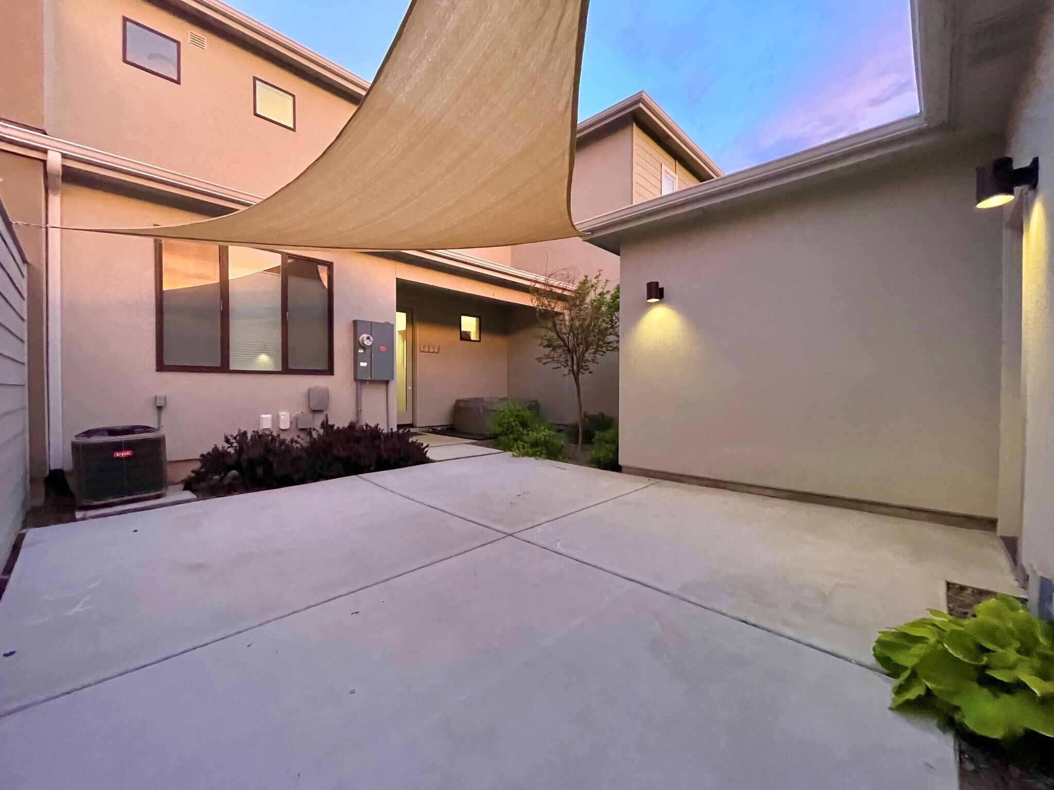 Building Photo - 3013 S Honeycomb Way