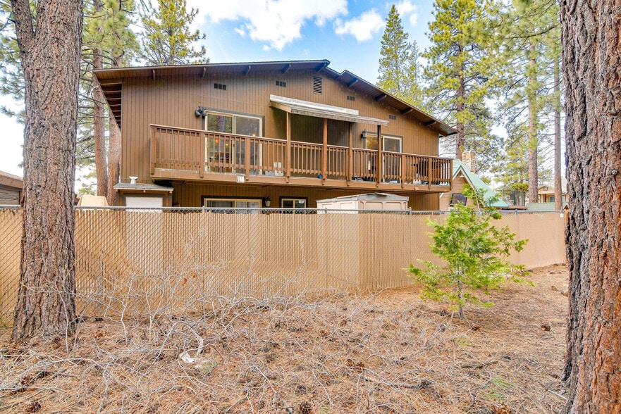 Building Photo - 3688 Paradise Ave