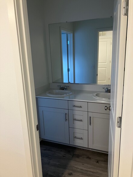 Upstairs Bathroom - 3083 Thyme Pl