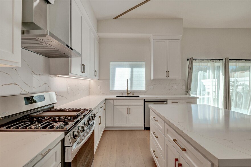 Building Photo - 5348 Thornburn St