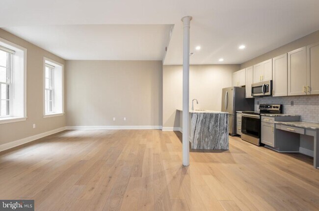 Building Photo - 33 Letitia St