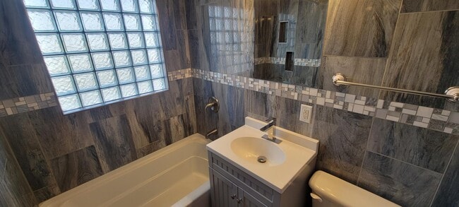 Building Photo - 24 S Pine St