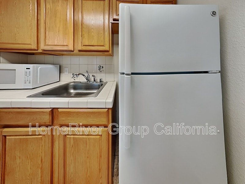 Building Photo - 9127 Newhall Dr