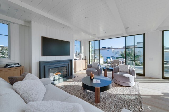 Building Photo - 2820 Bayview Dr