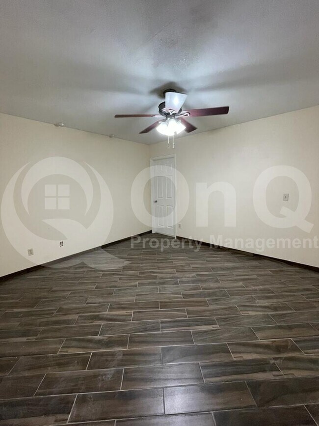 Building Photo - 2831 N Fontana Ave