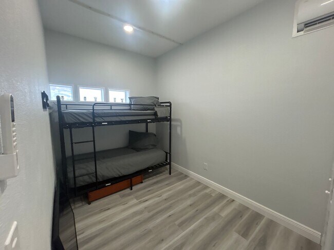 Building Photo - 901 Vicenza St