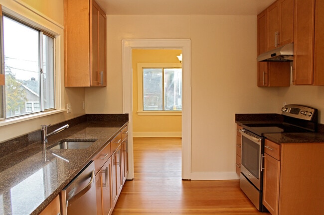 Building Photo - 3423 NE 54th Ave