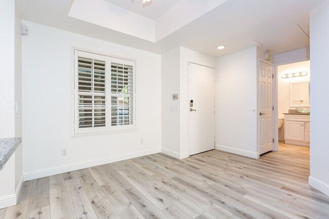 Building Photo - Corner condo in the highly desirable River Colony community!