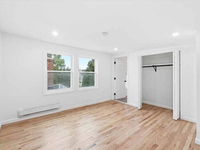 Building Photo - 39 Winfield Ave