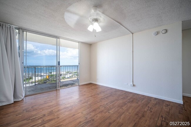 Building Photo - $2,350 / 1br - 552ft2 - Modern Comfort & Convenience 1BR/1BA/1PKG unit in Lele Pono Condo (Aiea)