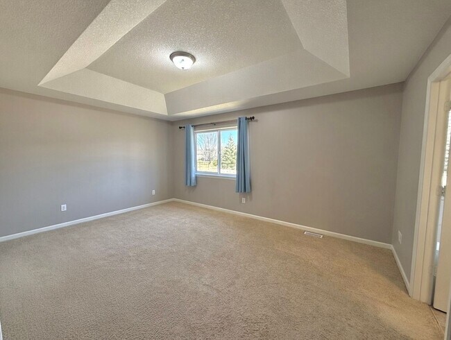 Building Photo - Rare 4 Bedroom End Unit Townhome in The Beautiful Stonemill Farms of Woodbury