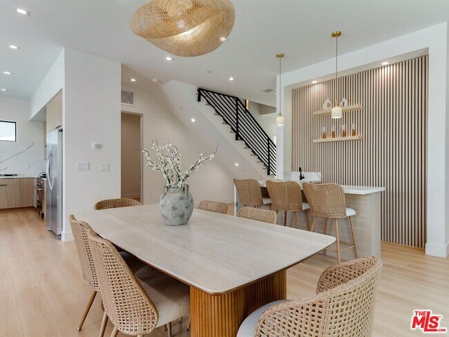 Building Photo - 5929 Hesperia Ave