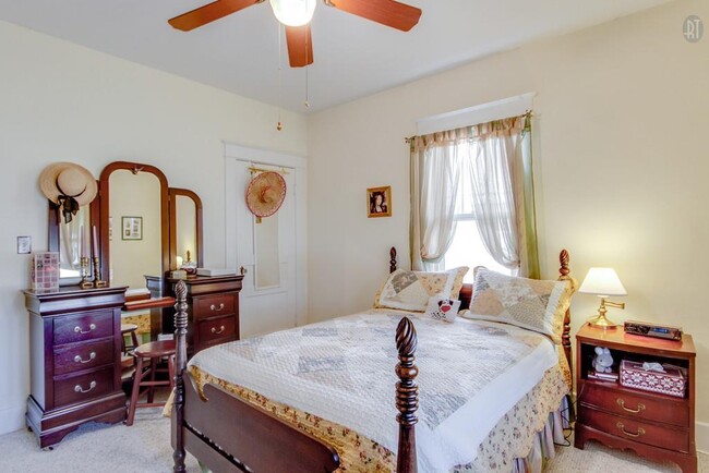 Building Photo - 3 Bed, 1.5 Bath Home with Backyard and Ple...