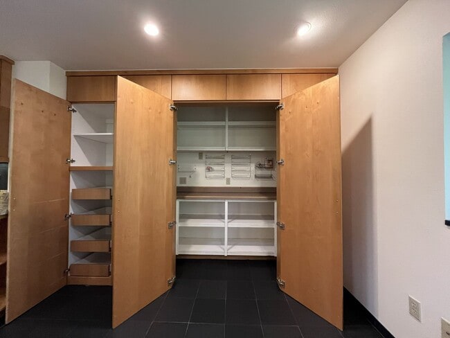 Building Photo - ATA2332