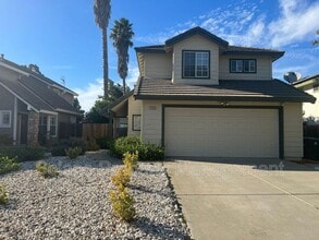 Building Photo - 556 Regency Cir