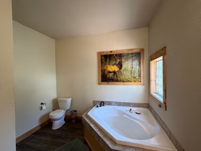 Building Photo - 348 La Escena Dr