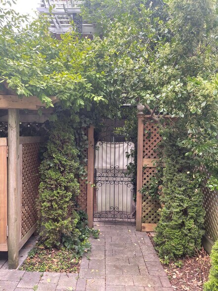 Entrance to courtyard - 3801 Calvert St NW