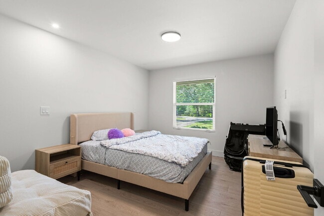Building Photo - "Renovated 4-Bedroom in Rocky Bayou Estates!"