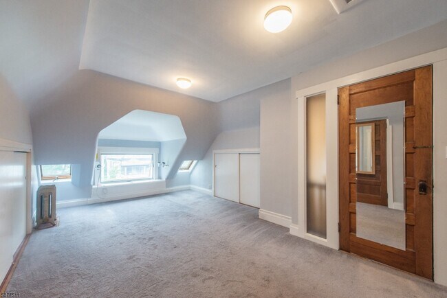 Building Photo - 13 Almira St