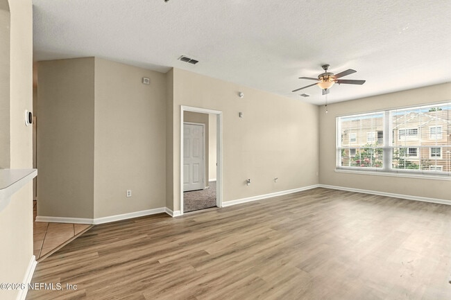 Building Photo - 7990 Baymeadows Cir E