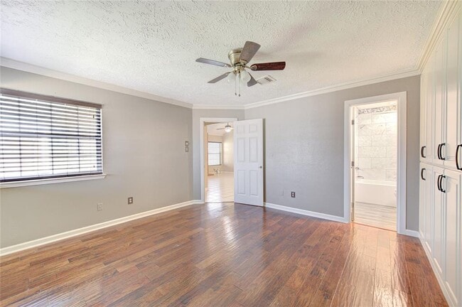 Building Photo - 4705 Dogwood Dr