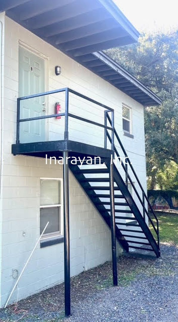 Building Photo - 2202 W Central Blvd