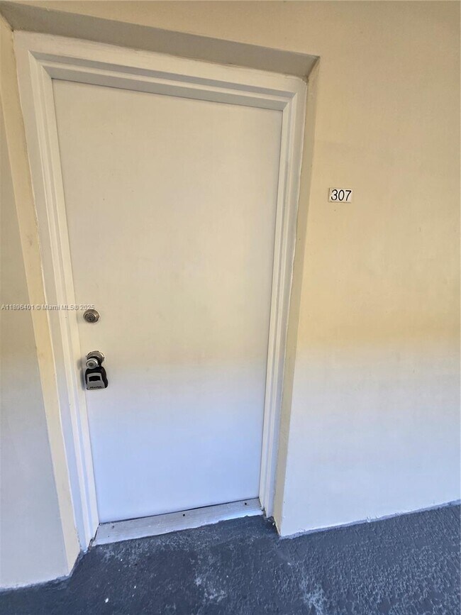 Building Photo - 2647 NW 25th Ave