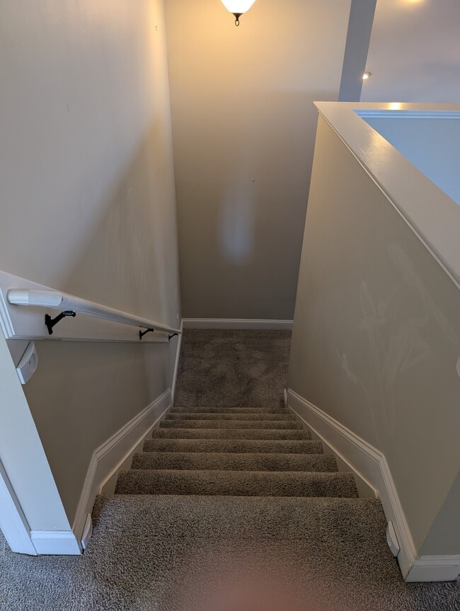 Building Photo - 6 Maxim Ct