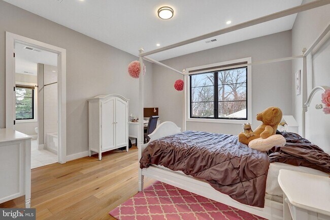 Building Photo - 1100 Balls Hill Rd