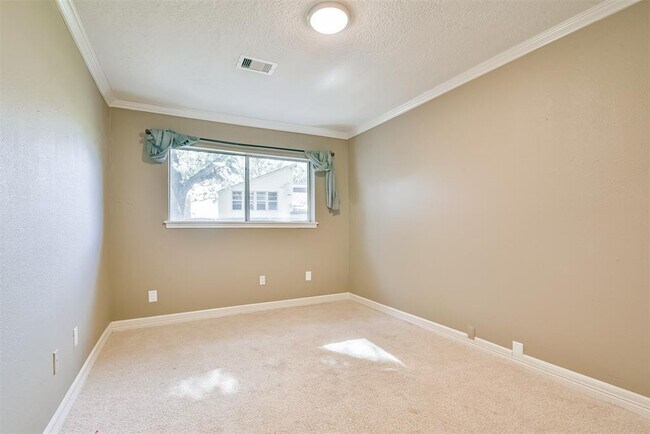 Building Photo - 4703 Ironwood Dr