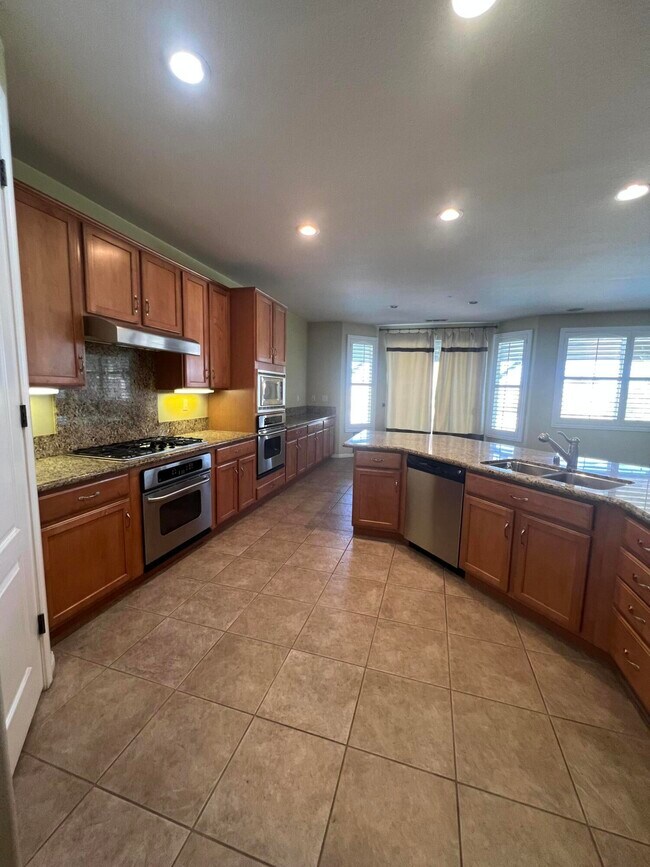 Building Photo - 41530 Yew St