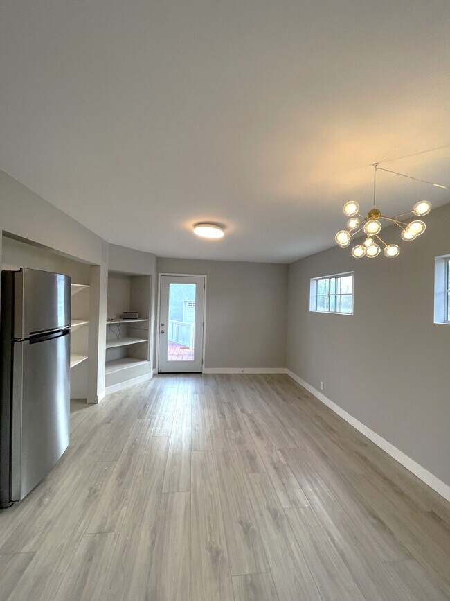 Building Photo - 4920 W 141st St