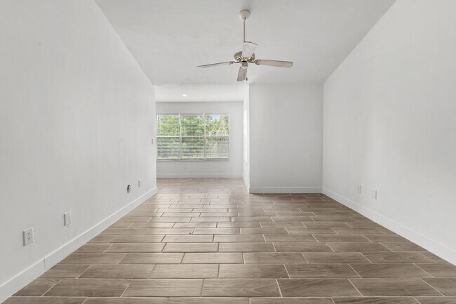 Building Photo - VENETIAN PLACE - 2nd floor • 1 BR 1 Bath -...