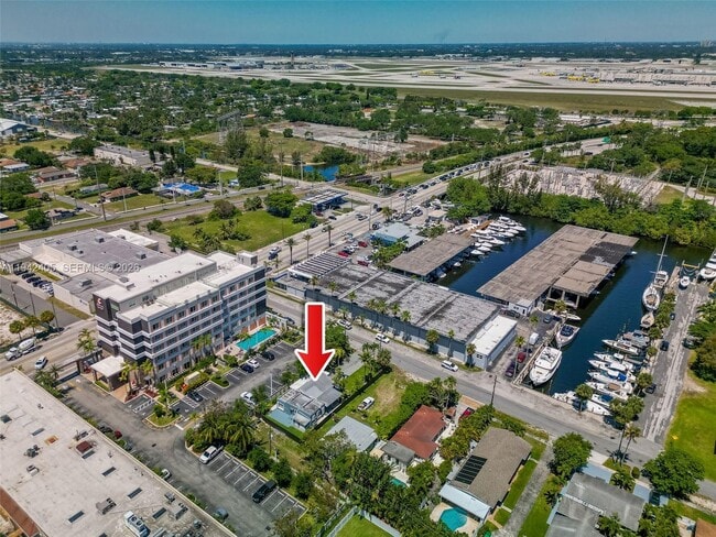 Building Photo - 19 NE 3rd St