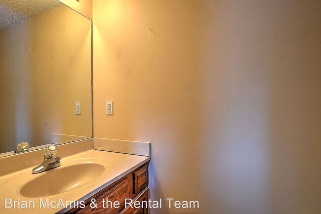 Building Photo - 2 br, 1.5 bath House - 206 Windridge Colony