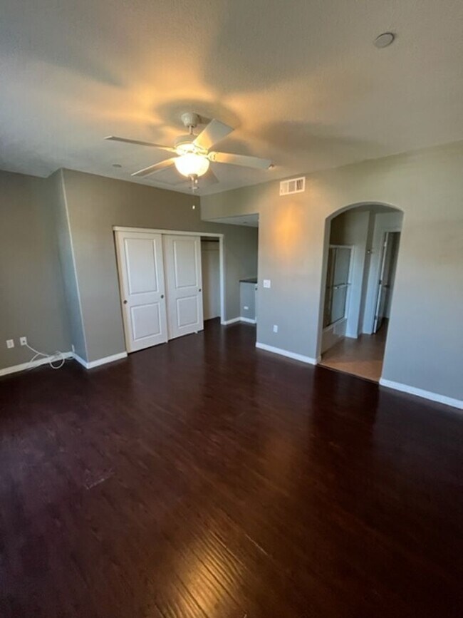 Building Photo - 838 Tarragon Ln