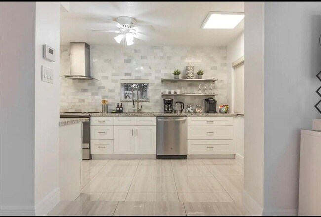 Primary Photo - 1311 Monroe St