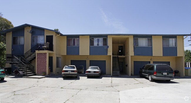 Building Photo - 3731 Lincoln Ct