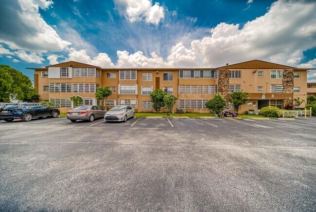 Building Photo - 140 Royal Palm Rd