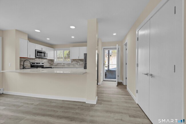 Building Photo - 113 Park Ave