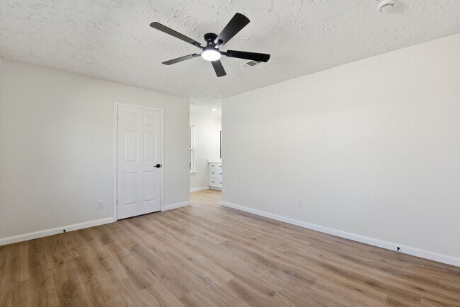 Building Photo - 7310 Sonnet Glen Ln