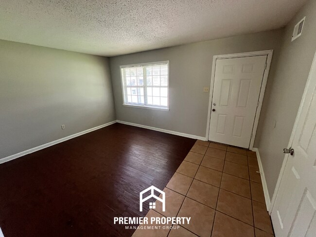 Building Photo - Charming 3BR/2BA in 38118 | Low-Maintenance Tile Floors, Bay Window & Patio