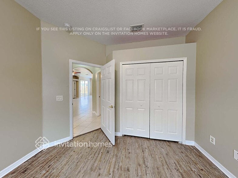 Building Photo - 1888 Sun Gazer Dr