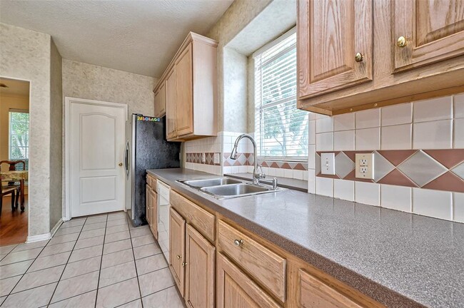 Building Photo - 6806 Rhodes Ct