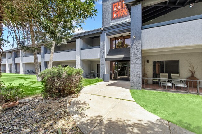 Building Photo - 7350 N Pima Rd