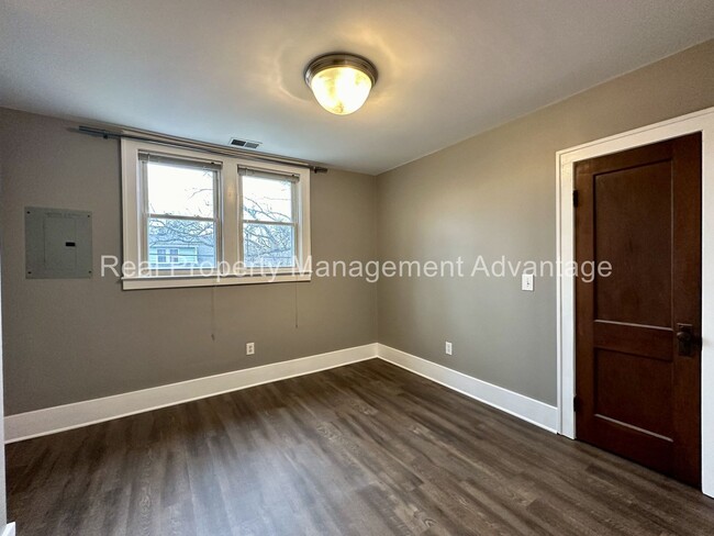 Building Photo - 851 Gardendale.