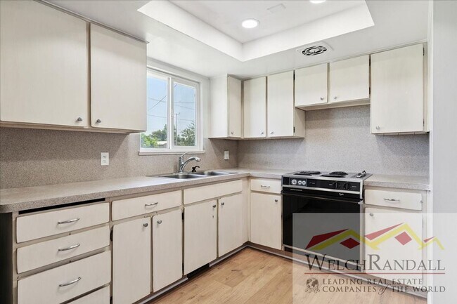 Building Photo - Charming Single Family Home in Hooper