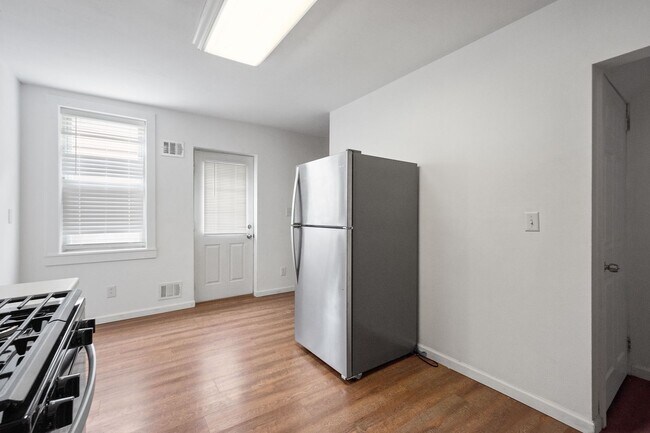 Building Photo - Stunning 3 bed, 2.5 bath home in McKees Rocks available October 1!