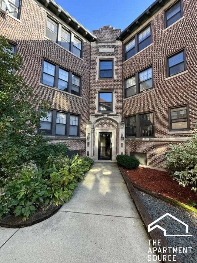 Building Photo - 1317 Oak Ave