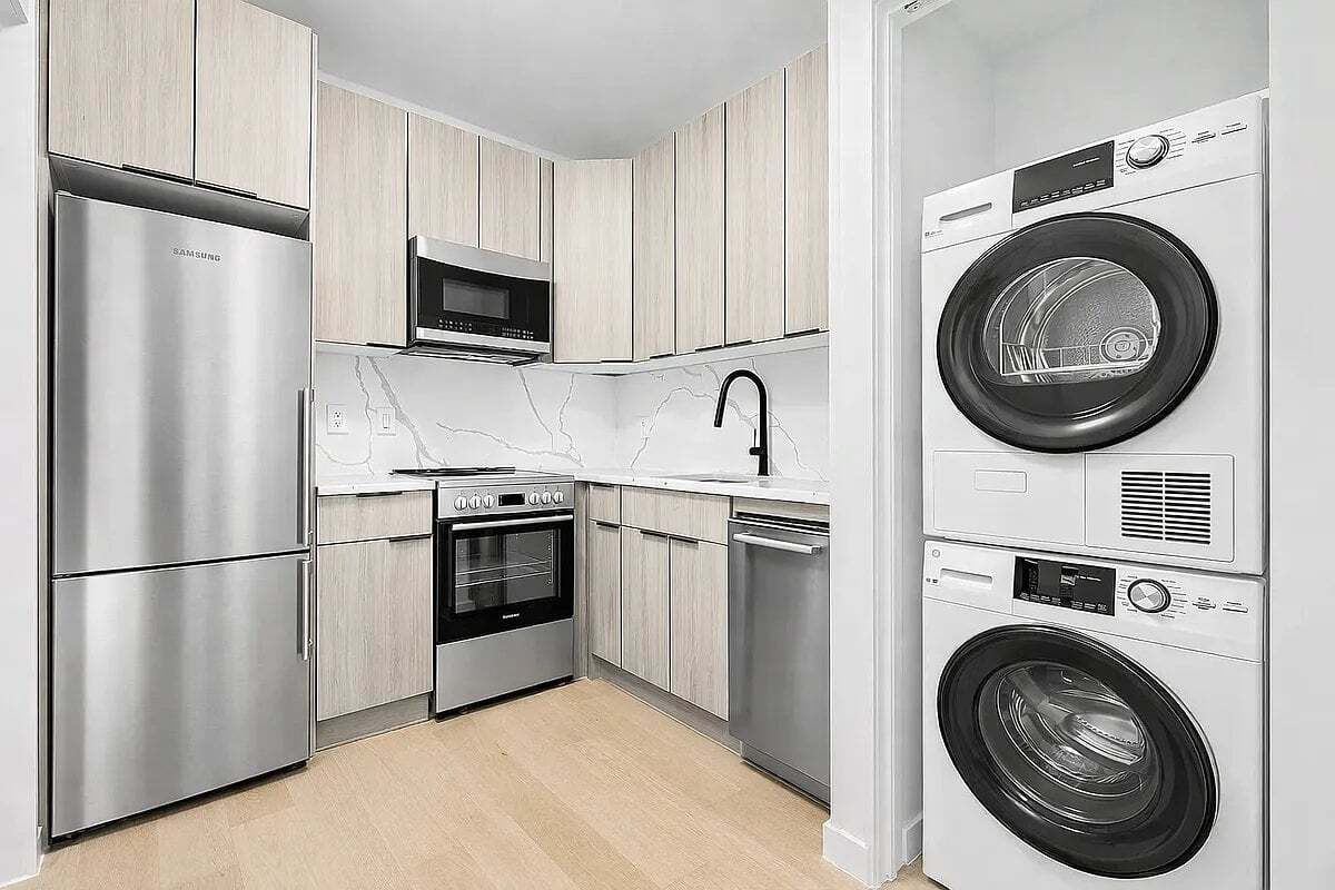 Building Photo - 184 Bleecker St